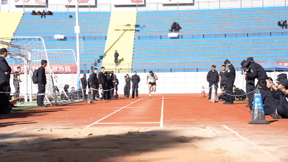 1764601654329053398.gif 1764601254300.gif