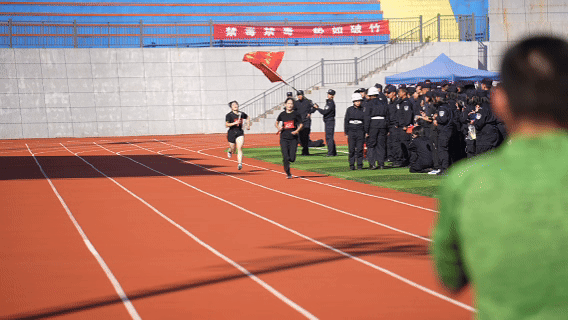 1764601869697048236.gif 1764601543191.gif